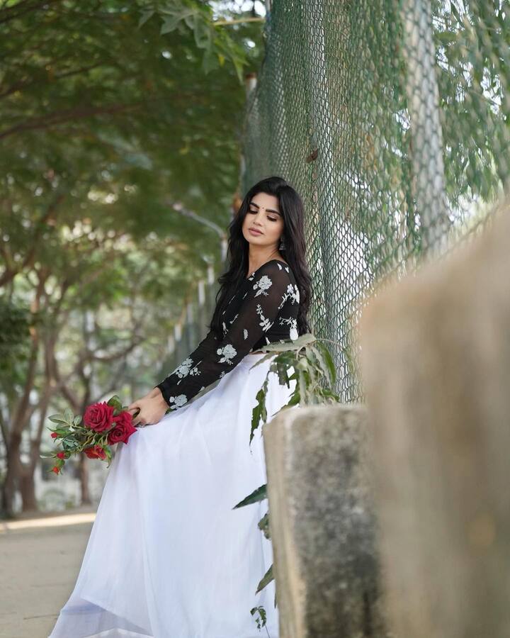 తర్వాత ‘జబర్దస్త్’ లో కంటెస్టెంట్ గా ఛాన్స్.Photo Credit@Jabardasth Varsha/instagram