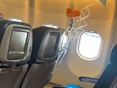 लैंडिंग से 30 मिनट पहले तूफान में फंसा विमान, आसमान में अचानक बिगड़ा बैलेंस, 11 यात्री गंभीर रूप से घायल