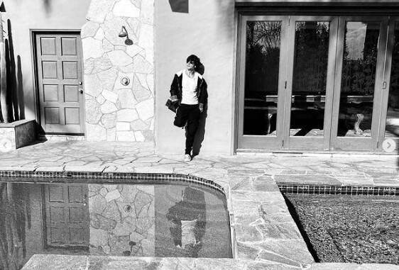 তার মধ্যে চাঞ্চল্যকর দাবি খোদ শাহরুখের। অভিনয় ছেড়ে দিলে বিকল্প কী করতে পারেন, সে সব ভাবা রয়েছে। জানিয়ে দিলেন তিনি।