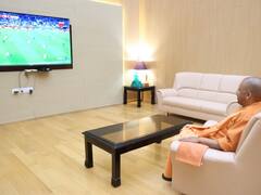 FIFA World Cup का फाइनल देखते हुए CM योगी और सीएम धामी की वायरल हुई ये तस्वीरें, देखें कैसा रहा रिएक्शन