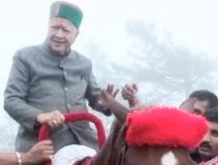 Himachal Pradesh: वीरभद्र सिंह को घोड़े पर स्कूल ले जाने वाले कृपाराम कौन थे, पढे़ें उनकी पूरी कहानी Himachal Pradesh Kriparam used to take Virbhadra Singh to school on a horse read the story ANN Himachal Pradesh: वीरभद्र सिंह को घोड़े पर स्कूल ले जाने वाले कृपाराम कौन थे, पढे़ें उनकी पूरी कहानी