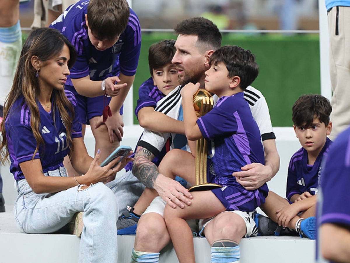 Lionel Messi Celebrates World Cup Win With Wife, Sons: Photos