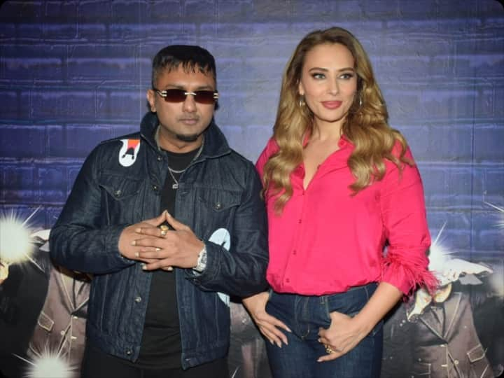 Honey Singh-Iulia Vantur Pics: पंजाबी सिंगर और रैपर हनी सिंह (Honey Singh) और सिंगर यूलिया वंतूर का गाना ‘याई रे (Yai Re Song)’ रिलीज हो गया है. दोनों सिंगर्स जमकर गाने का प्रमोशन कर रहे हैं.