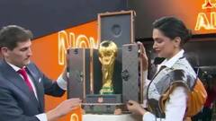 Deepika FIFA World Cup: ইতিহাস গড়লেন দীপিকা, বিশ্বকাপে ট্রফি উদ্বোধন বলিউড ডিভা-র