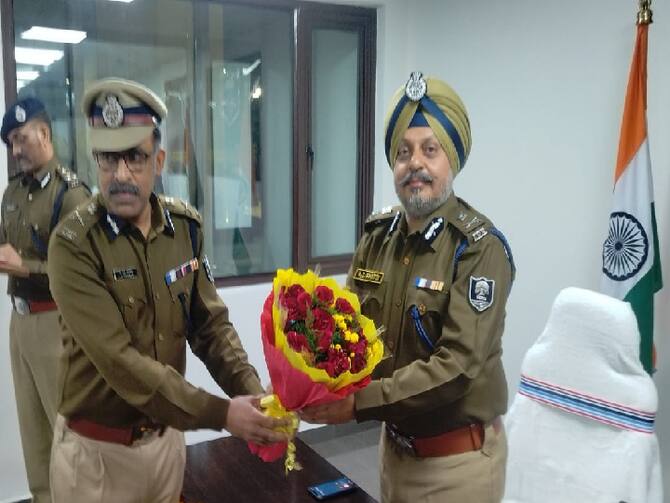 RS Bhatti Senior IPS Officer Joined As Position Of New DGP Of Bihar After  SK Singhal Retired | Bihar News: बिहार के नये DGP आरएस भट्टी ने किया पदभार  ग्रहण, कहा- करेंगे