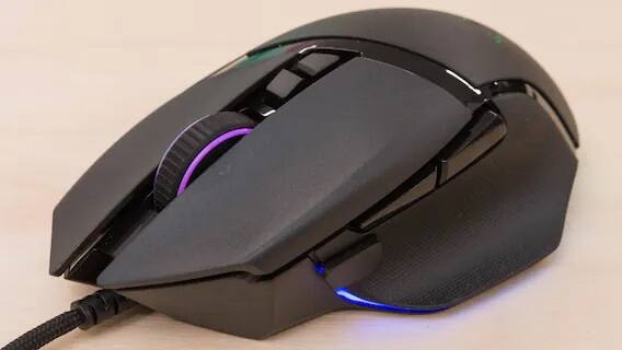 Razer Basilisk V3 -  જો તમે તમારા માટે એક મોટુ માઉસ ખરીદવા માંગો છો, તો તમે Razer Basilisk V3 ખરીદી શકો છો, આ માઉસ 26K DPI સેન્સર અને 11 પ્રૉગ્રામેબલ બટનની સાથે આવે છે, આ ગેમ અનુસાર, રોશનીમાં ફેરફાર કરી શકે છે. Razer Basilisk V3ની કિંમત 4,249 રૂપિયા છે.