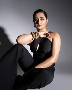 Rashmi Desai Latest Photos: 'बेखौफ' हैं रश्मि देसाई की ये तस्वीरें, एक-एक फोटो में एक्ट्रेस ने फ्लॉन्ट किया परफेक्ट फिगर