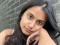 మేకప్ లేకుండా ఈ అమ్మాయిని గుర్తుపట్టారా ?