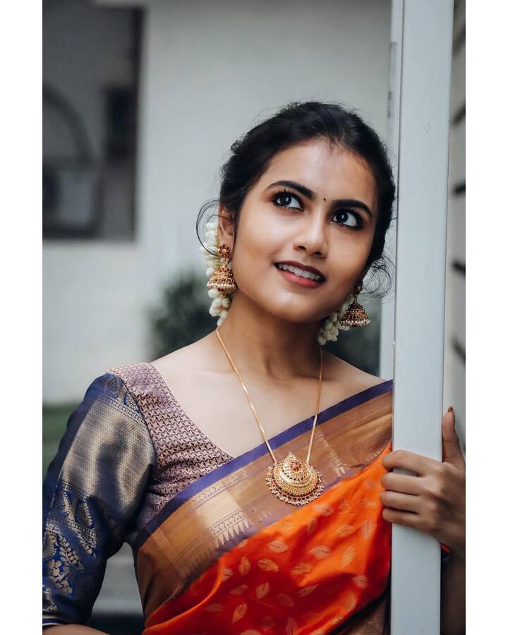 మేకప్‌తో ఇలా ఉంటుంది. Image Credit: Varshinne Varma/ Instagram