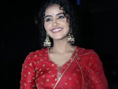 హాఫ్ సారీలో అనుపమా అదిరిపోయే ఫోజులు