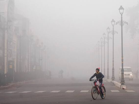 Fog in India: घने कोहरे की चादर में लिपटा उत्तर भारत, सिर्फ फॉग-फॉग...देखिए तस्वीरें