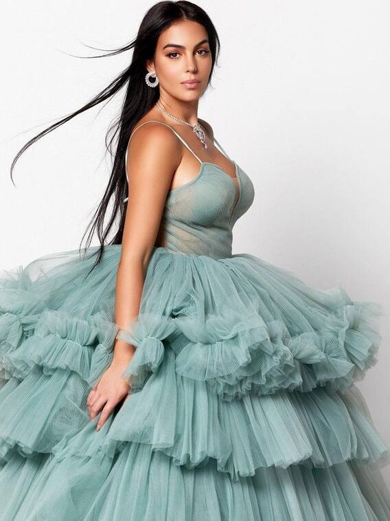 मॉडल है रोनाल्डो की पार्टनर, ग्लैमरस अंदाज से ढाती हैं कहर