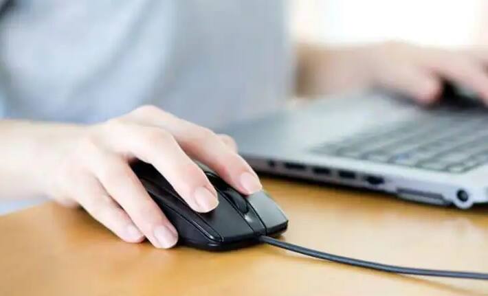 Mouse: અત્યારે ઘર હોય કે ઓફિસ દરેક જગ્યાએ કૉમ્પ્યુટર કે લેપટૉપ પર કામ થાય છે, અને યૂઝર્સને આ દરમિયાન કી-બોર્ડની સાથે સાથે એક સારા માઉસની પણ જરૂર રહે છે, જો તમે એક સારુ માઉસ ખરીદવાનુ પ્લાનિંગ કરી રહ્યાં છો, તો અહીં અમને બતાવી રહ્યાં છીએ પાંચ બેસ્ટ ગેમિંગ માઉસ, જે તમને ટૉપનો એક્સપીરિયન્સ આપશે, જુઓ અહીં લિસ્ટ.....