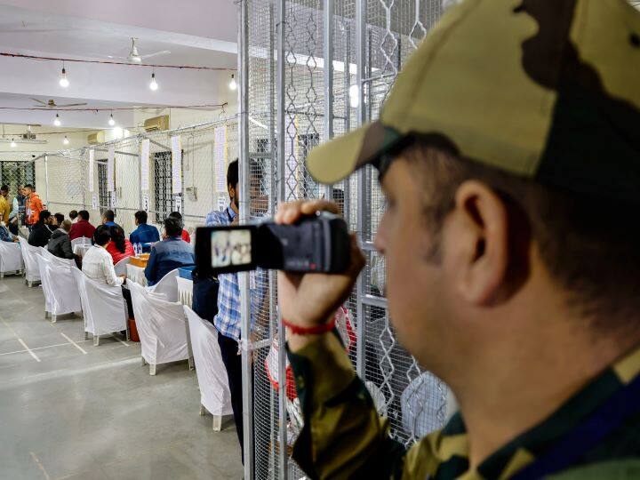 Bihar Nagar Nikay Chunav Result 2022 Minister Surendra Ram mother and daughter in law lost seats Bihar Nagar Nikay Chunav Result 2022: बिहार में मंत्रीजी की मां तो हार ही गईं निकाय चुनाव, बहू भी नहीं रख सकी लाज