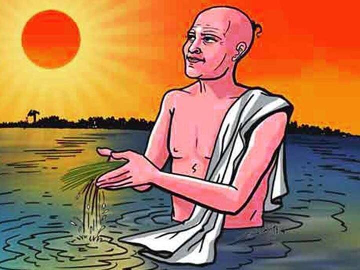 नियमित रूप से सवेरे सूर्य को अर्घ्य देने से मान-सम्मान में वृद्धि होती है. व्यक्ति दुख-तकलीफें और रोगों से दूर रहता है. यश-कीर्ति में लगातार बढ़ोत्तरी होती है.