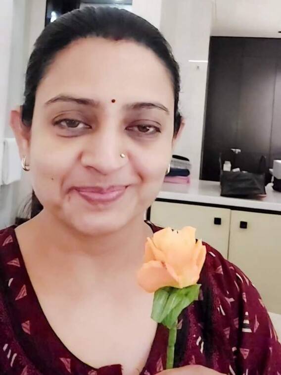 పువ్వు కానీ పువ్వు- భలే ఉందంటున్న ఇంద్రజ!