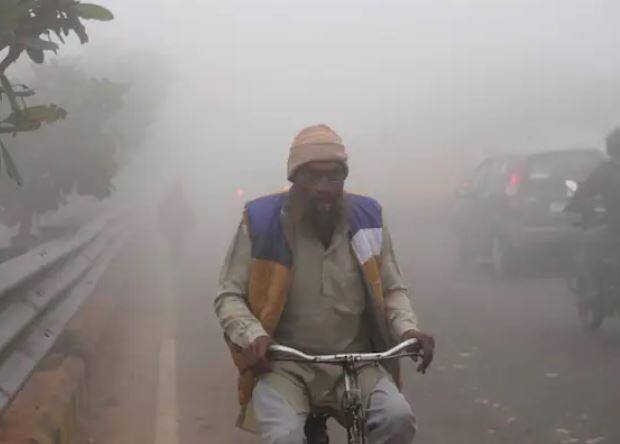 ਨਮੀ ਅਤੇ ਧੀਮੀ ਹਵਾਵਾਂ ਦੇ ਕਾਰਨ ਅਗਲੇ 3 ਦਿਨਾਂ ਦੌਰਾਨ ਪੰਜਾਬ, ਹਰਿਆਣਾ, ਚੰਡੀਗੜ੍ਹ, ਦਿੱਲੀ, ਹਿਮਾਚਲ ਪ੍ਰਦੇਸ਼ ਅਤੇ ਉੱਤਰ ਪ੍ਰਦੇਸ਼ ਵਿੱਚ ਰਾਤ/ਸਵੇਰੇ ਕਈ/ਕੁਝ ਥਾਵਾਂ 'ਤੇ ਸੰਘਣੀ ਤੋਂ ਬਹੁਤ ਸੰਘਣੀ ਧੁੰਦ, 4 ਅਤੇ 5ਵੇਂ ਦਿਨ ਬਹੁਤ ਸੰਘਣੀ ਧੁੰਦ ਪੈਣ ਦੀ ਸੰਭਾਵਨਾ ਹੈ।