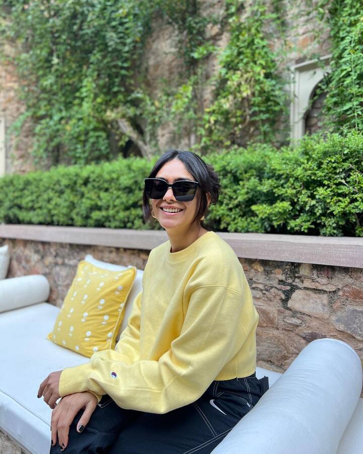 మృణాల్ ఠాకూర్ అందమైన ఫోటోలు. Image Credit: Mrunal Thakur/ Instagram