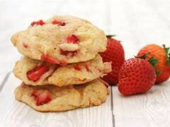 विंटर में स्ट्रॉबेरी कुकीज के बहाने पीजिए खूब पानी, पूरे दिन रहेंगे हाइड्रेट और हेल्थ भी रहेगा एकदम चकाचक