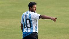 মেসির জার্সি পরে অনুশীলনে শাকিব, ক্রিকেট ছেড়ে মাতলেন ফুটবলে