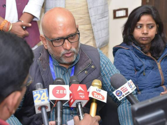 Delhi: स्मृति ईरानी पर विवादित बयान देकर फंसे कांग्रेस नेता अजय राय, महिला आयोग ने नोटिस भेज कर मांगा जवाब