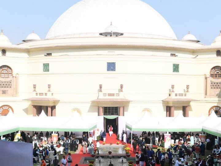 प्रधानमंत्री नरेंद्र मोदी ने कहा कि संयुक्त राष्ट्र ने उनकी सरकार के अनुरोध पर 2023 को मोटे अनाज का अंतरराष्ट्रीय वर्ष घोषित किया है क्योंकि उन्होंने मोटे अनाज को भोजन का एक लोकप्रिय विकल्प बनाने का आह्वान किया था. भारत की अध्यक्षता में जी-20 से जुड़ी बैठकों में हजारों विदेशी प्रतिनिधियों के बड़ी संख्या में शामिल होने की संभावना के बीच पीएम मोदी ने कहा कि मोटे अनाज को उनके लिए परोसे जाने वाले भोजन और व्यंजनों का हिस्सा बनाया जा सकता है.