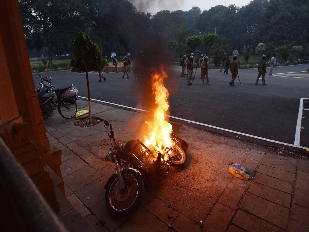Student, Security Guards File Complaint Against Each Other In Allahabad University Ruckus Student, Security Guards File Complaint Against Each Other In Allahabad University Ruckus