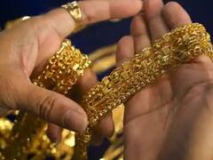 Photo Gallery : सोने दरात घसरण, चांदीच्या किंमतीत वाढ!