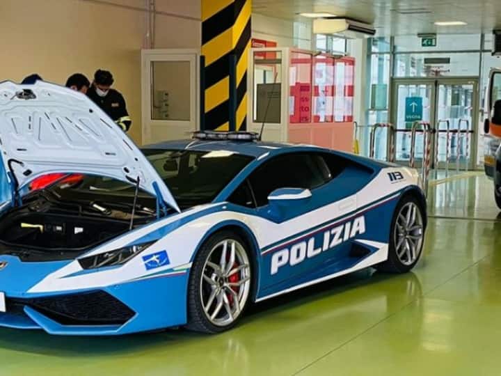 Italy Police Car Italy police drives Lamborghini 400 km away deliver kidney to patients Italy Police Car: इटली पुलिस ने 400 किमी दूर 'लैम्बोर्गिनी' चलाकर मरीजों के पास किडनी पहुंचाई, जानें