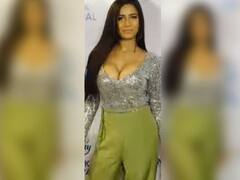 Poonam Pandey Look: दोस्त की बर्थडे पार्टी में इस तरह हॉट बनकर पहुंची पूनम पांडे, इस लुक को आप भी कर सकती हैं ट्राई