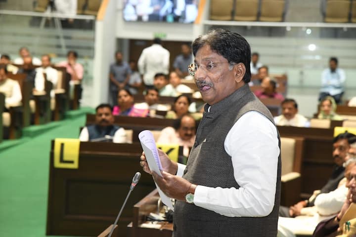 વિધાનસભા ગૃહમાં સંબોધન કરતાં ઋષિકેશ પટેલ