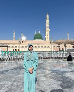 Jannat Zubair Pics: परिवार के साथ मदीना पहुंचीं जन्नत जुबैर, हिजाब पहने एक्ट्रेस की तस्वीरें वायरल