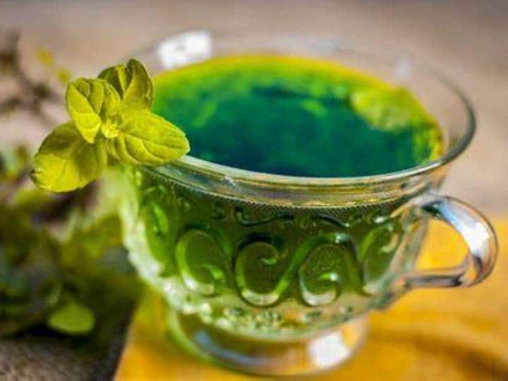 तुलसी,मसालों और शहद के गुणों से बनी यह एंटीऑक्सीडेंट से भरपूर चाय एलर्जी और बदलते मौसम के परिणामों से लड़ने के लिए प्रतिरक्षा और प्रतिरोध को बढ़ाने के लिए अच्छी है. आप इस चाय को घर पर आजमाएं.