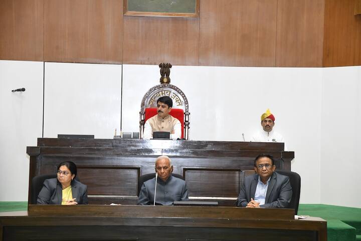 15 મી ગુજરાત વિધાનસભાનું આજે એક દિવસીય સત્ર ચાલી રહ્યું છે.