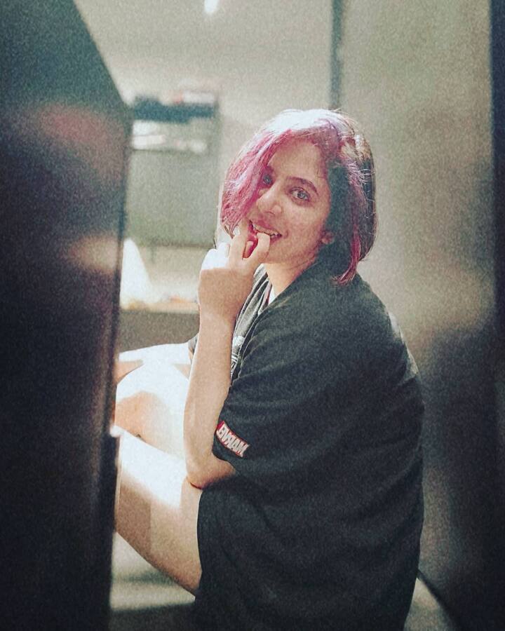 इन तस्वीरों में तन्वी एकदम बदली हुई नजर आ रही हैं और अब वो पहले से ज्यादा खूबसूरत हो गई हैं.