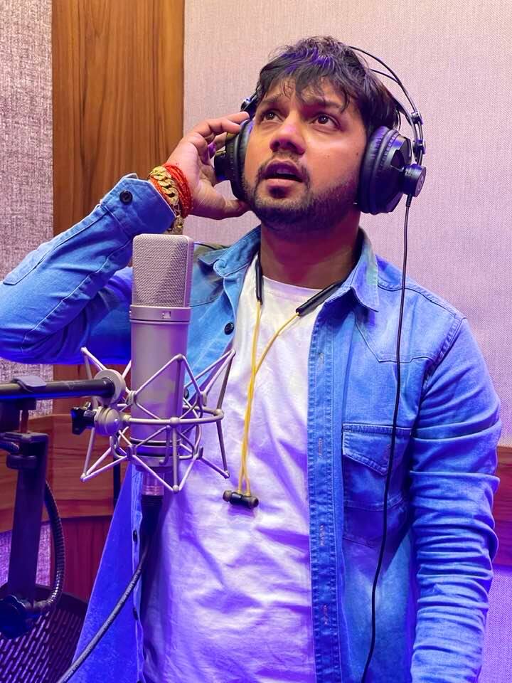 नीलकमल सिंह आज किसी परिचय के मोहताज नहीं है. नीलकमल सिंह के गाने आए दिन यूट्यूब पर धमाल मचाते नजर आते हैं.