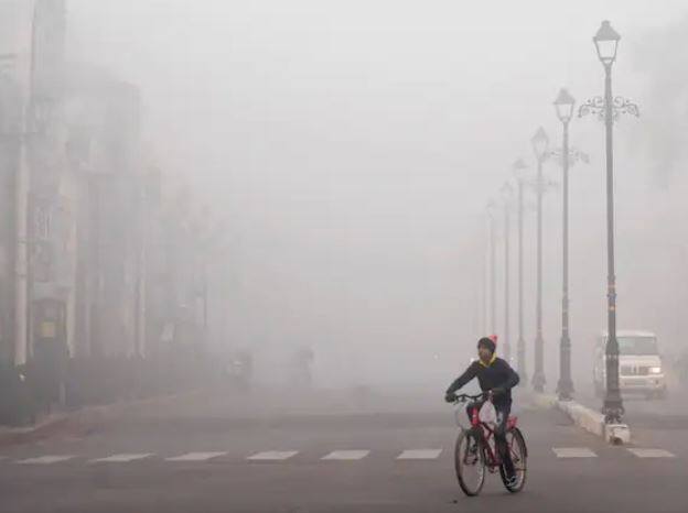 ਮੌਸਮ ਵਿਭਾਗ ਦਾ ਕਹਿਣਾ ਹੈ ਕਿ ਧੁੰਦ ਦੇ ਲੰਬੇ ਸਮੇਂ ਤੱਕ ਰਹਿਣ ਕਾਰਨ ਅਸਥਮਾ ਤੋਂ ਪੀੜਤ ਲੋਕਾਂ ਨੂੰ ਸਾਹ ਲੈਣ ਵਿੱਚ ਦਿੱਕਤ ਆ ਸਕਦੀ ਹੈ। ਇਸ ਨਾਲ ਅੱਖਾਂ ਦੀ ਜਲਣ ਜਾਂ ਇਨਫੈਕਸ਼ਨ ਵੀ ਹੋ ਸਕਦੀ ਹੈ।