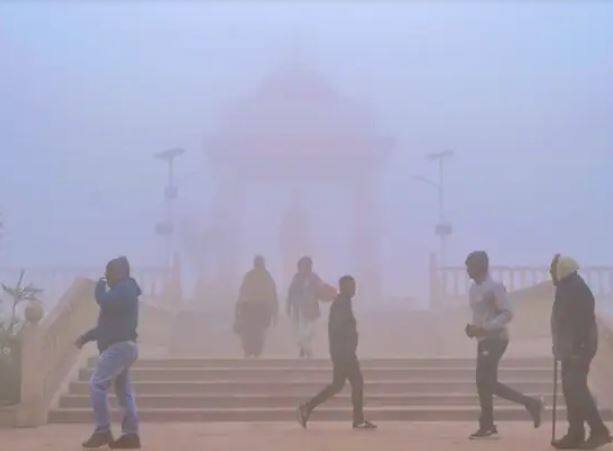 ਰਾਸ਼ਟਰੀ ਰਾਜਧਾਨੀ ਦਿੱਲੀ ਵਿੱਚ ਸਵੇਰੇ 11 ਵਜੇ ਏਅਰ ਕੁਆਲਿਟੀ ਇੰਡੈਕਸ (ਏਕਿਊਆਈ) ਦੇ ਨਾਲ ਪ੍ਰਦੂਸ਼ਣ ਦਾ ਪੱਧਰ 409 ਦਰਜ ਕੀਤਾ ਗਿਆ।