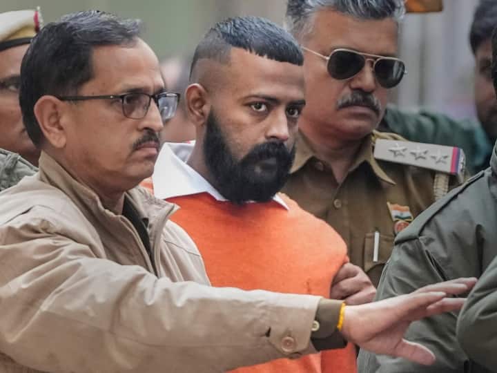 Delhi court sent Sukesh Chandrashekhar to 9 days ED custody in money laundering case Sukesh Chandrashekhar Case: मनी लॉन्ड्रिंग मामले में सुकेश चंद्रशेखर को ED ने किया गिरफ्तार, कोर्ट से 9 दिनों की हिरासत मिली