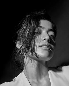 Rashmika Mandanna: வெள்ளை உடையில் அசத்தும் ‘வாரிசு’ நடிகை ராஷ்மிகா மந்தனா!