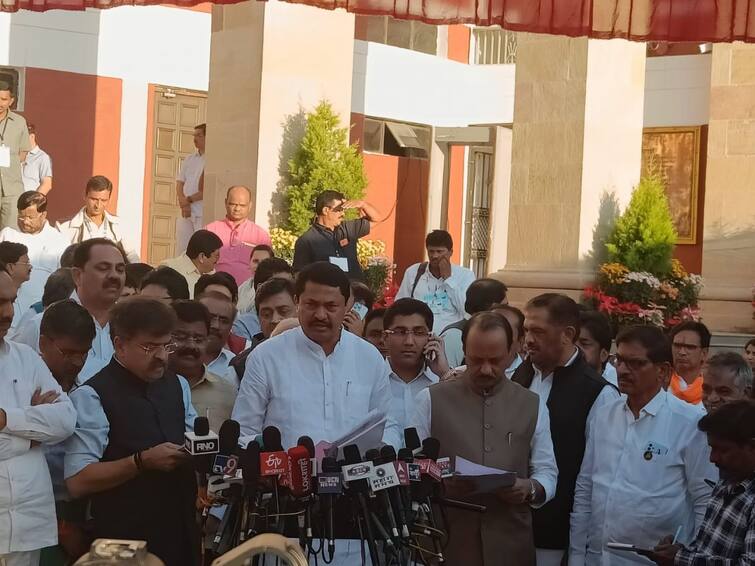 opposition has demanded the resignation of Chief Minister Eknath Shinde over the Nagpur NIT plot case मुख्यमंत्र्यांवर न्यायालयाने ताशेरे ओढलेत, त्यांनी राजीनामा द्यावा; एनआयटी भूखंड प्रकरणावरून विरोधक आक्रमक  