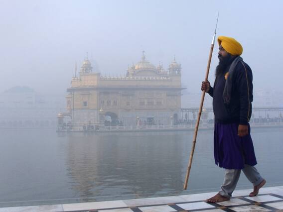 Fog in India: घने कोहरे की चादर में लिपटा उत्तर भारत, सिर्फ फॉग-फॉग...देखिए तस्वीरें