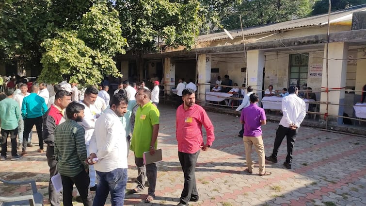 Nashik Gram Panchayat Election Result 2022 Live Maharashtra nashik Panchayat Election Result Winner News Nashik Gram Panchayat Election Result 2022 Live  : नाशिकमध्ये अर्धा तासात पहिला निकाल हाती लागेल, मजमोजणीला थोड्याच वेळात सुरवात