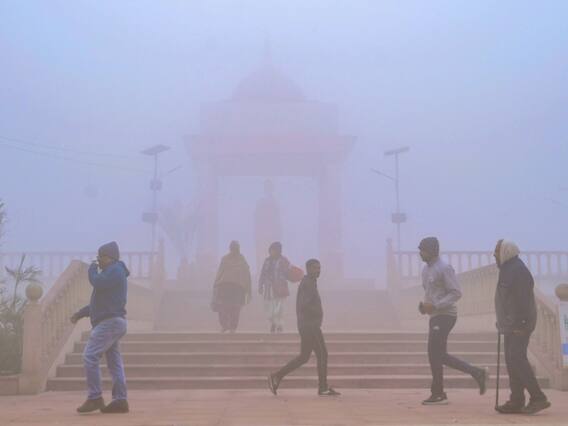 Fog in India: घने कोहरे की चादर में लिपटा उत्तर भारत, सिर्फ फॉग-फॉग...देखिए तस्वीरें