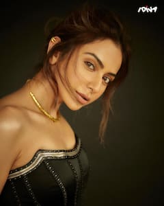 PHOTO: रकुल प्रीत सिंहने बॉसी लूकमध्ये दाखवली बोल्ड स्टाईल, कॅमेऱ्यात कैद झाला स्वॅग!