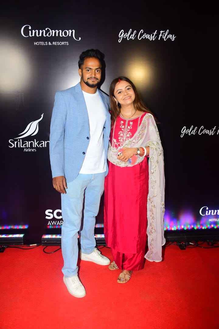 शादी के बाद देवोलीना और उनके पति शाहनवाज को पहली बार पब्लिक में स्पॉट किया गया. दोनों एक इवेंट में साथ नजर आए.