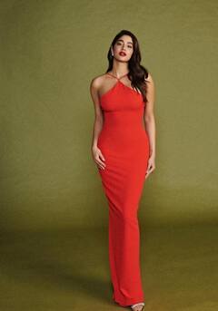 Christmas Looks: सारा से लेकर दीपिका तक बेहद ग्लैमरस हैं इन हसीनाओं का रेड ड्रेस लुक, आप भी इस क्रिसमस कर सकती हैं ट्राई