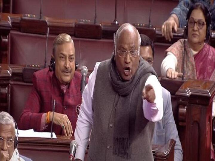 Congress Chief Mallikarjun Kharge Dog Remark BJP Demands Apology controversy erupts in parliament Mallikarjun Kharge : இந்த நாட்டுக்காக உங்க வீட்டு நாயாச்சு இறந்திருக்கா..? மாநிலங்களவையில் காங்கிரஸ் தலைவர் கார்கே சரமாரி கேள்வி..!