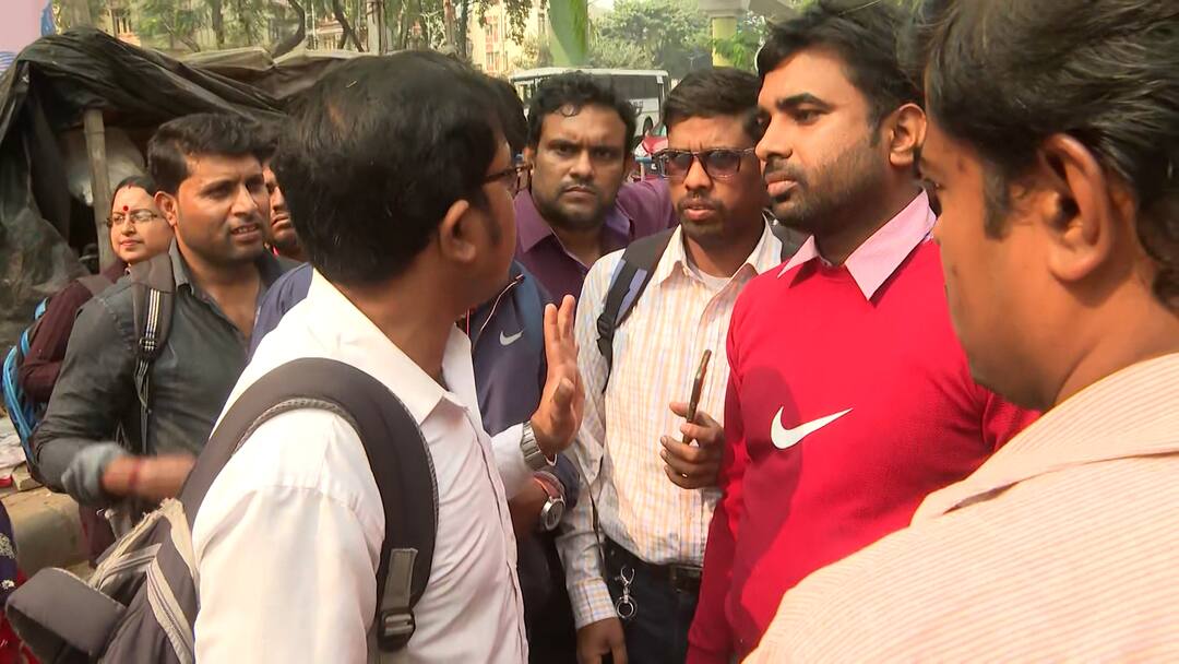 Job Seeker: অবিলম্বে নিয়োগপত্র হাতে পাওয়ার দাবি, ২ দিনে পড়ল ২০০৯-এর প্রাথমিকের চাকরিপ্রার্থীদের অনশন Demanding to get the appointment letter immediately, the hunger strike of the primary job seekers of 2009 fell in 2 days Job Seeker: অবিলম্বে নিয়োগপত্র হাতে পাওয়ার দাবি, ২ দিনে পড়ল ২০০৯-এর প্রাথমিকের চাকরিপ্রার্থীদের অনশন