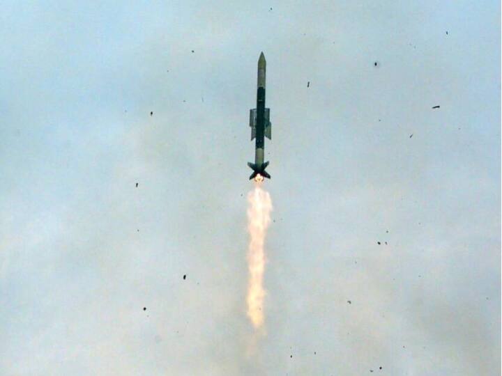 Indian forces acquiring Pralay ballistic missile for striking targets at 150 KM to 500 KM Pralay Missile: चीन से तनातनी के बीच भारतीय सेना को मिलेगी 'प्रलय' मिसाइल, LAC पर होगी तैनाती!